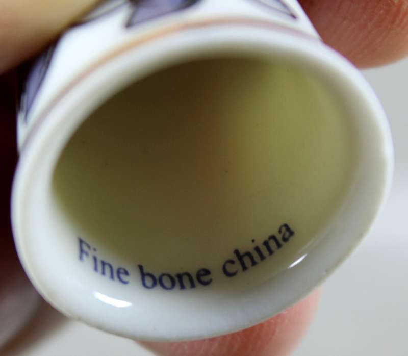 Bone China thimble - Eeyore