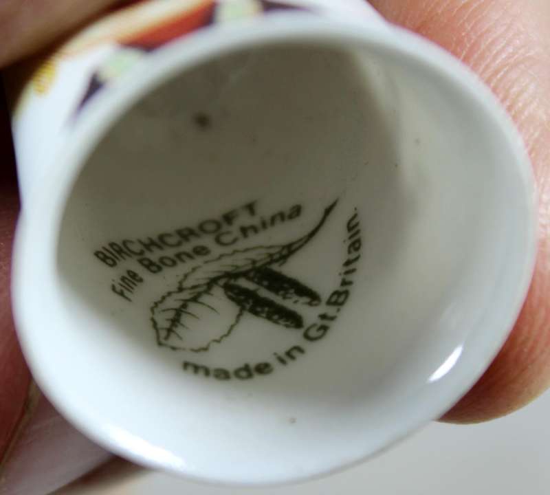 Bone China thimble - Coronation str - Vera Duckworth by Elizabeth Dawn - Birchcroft