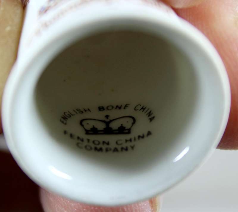 Bone China thimble - Thursday's child - Fenton
