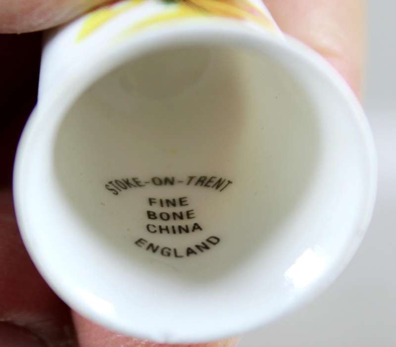 Bone China thimble - Belle - Stoke-on-Trent