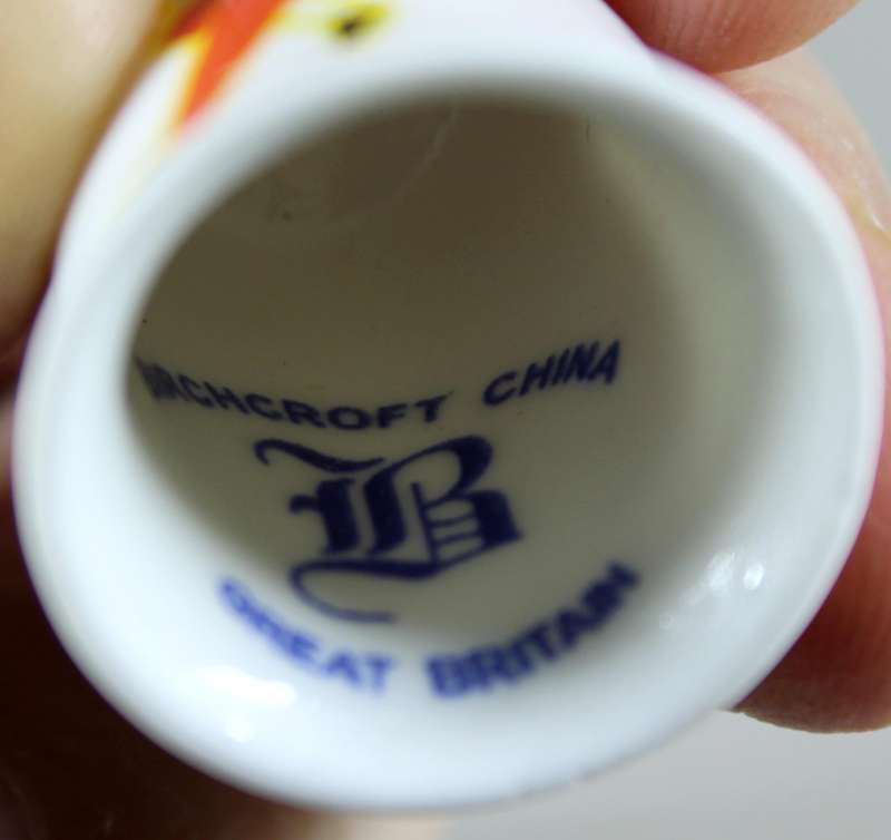 Bone China thimble - playing ball - Birchcroft
