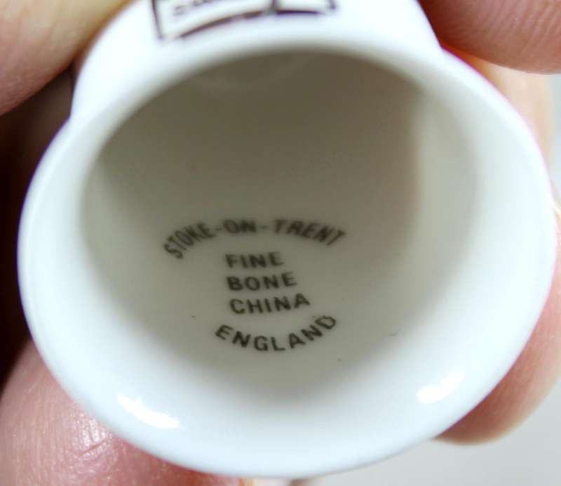 Bone China thimble - golden shred - Stock-on-Trent
