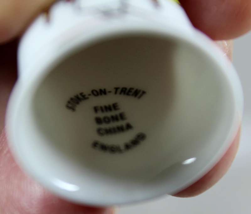 Bone China thimble - speedy Conzales - Stock-on-Trent