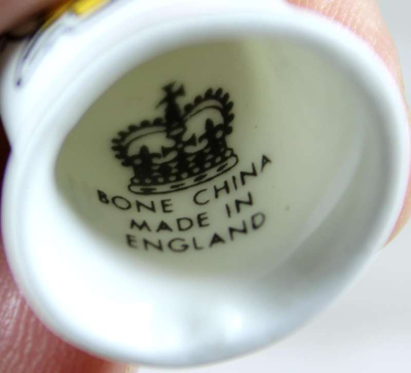 Bone China thimble - Daisy duck