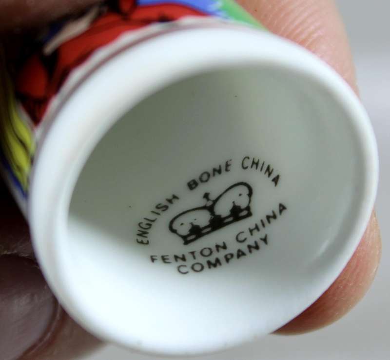 Bone China thimble - Christmas greetings - Fenton