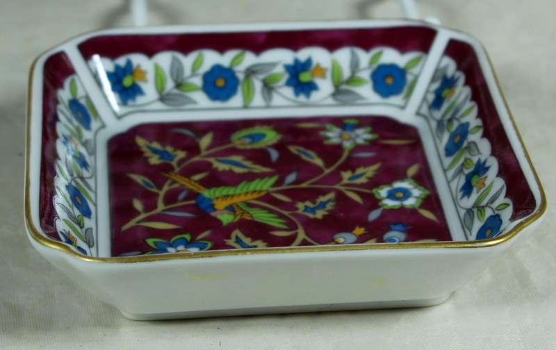Small Imari style trinket bowl - red