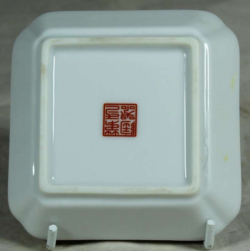 Small Imari style trinket bowl - red