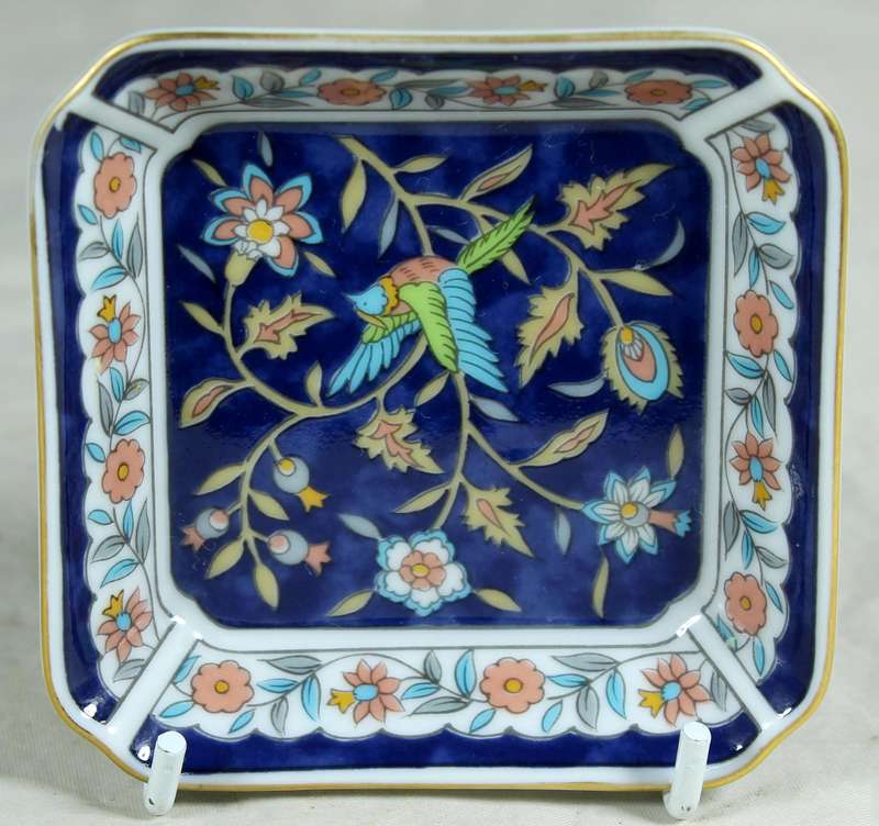 Small Imari style trinket bowl - blue