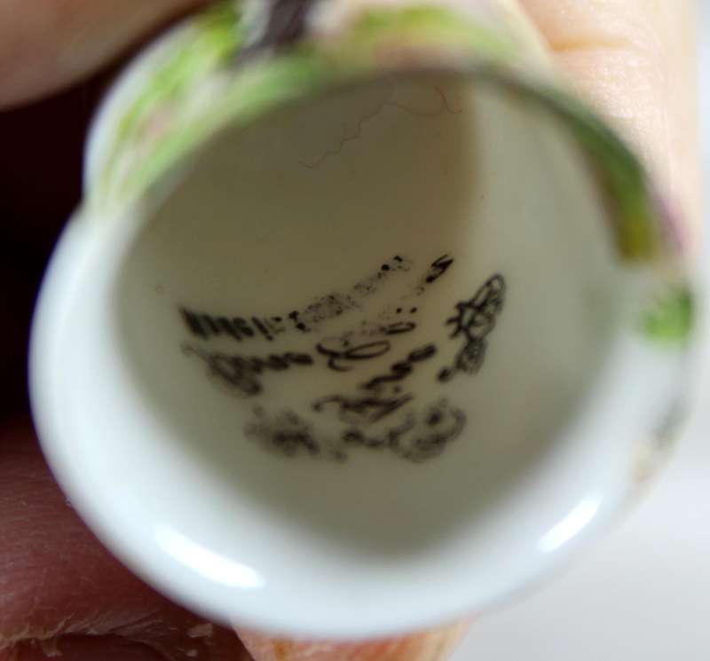 Bone China thimble - hand painted bird & flowers