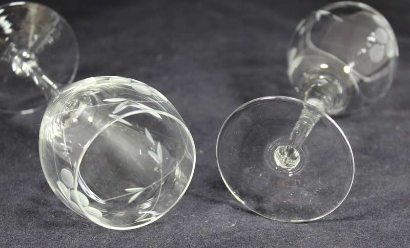 Set of six wine glasses with etched grapes motif