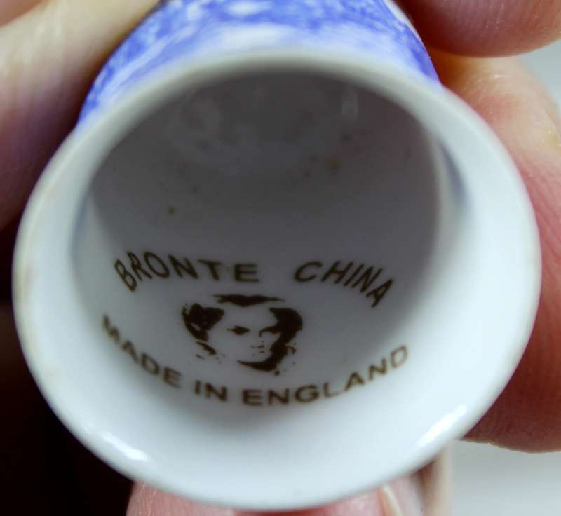 Bone China thimble - Gloucester Cathedral - Bronte China