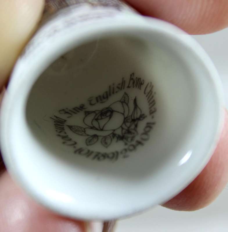 Bone China thimble - Broadway in the Cotswalds