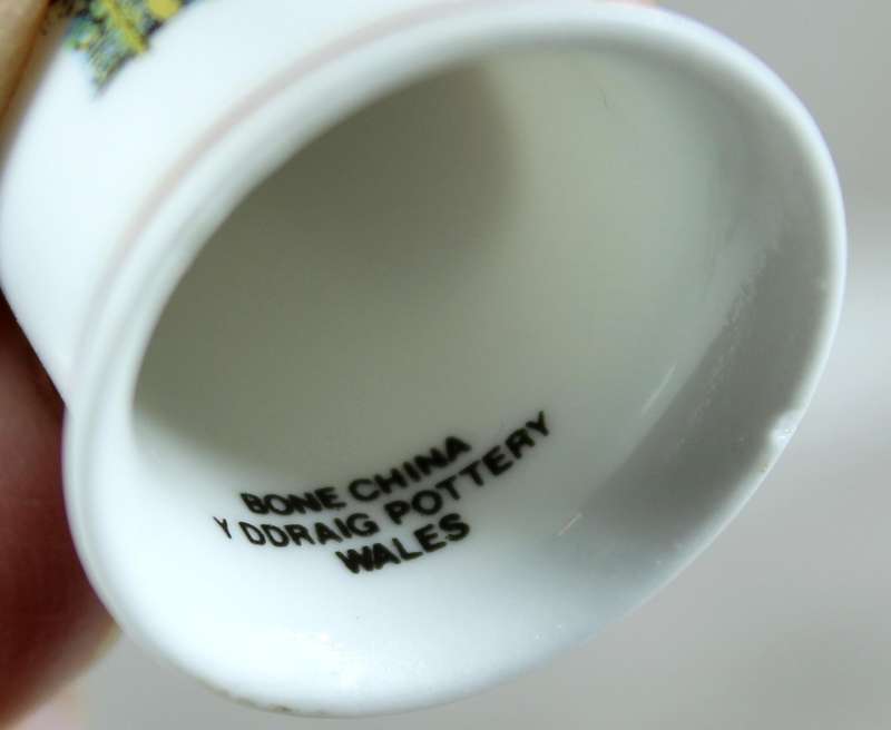 Bone China thimble - Arngueddfa Werin Cymru - Y DDRAIG potteries