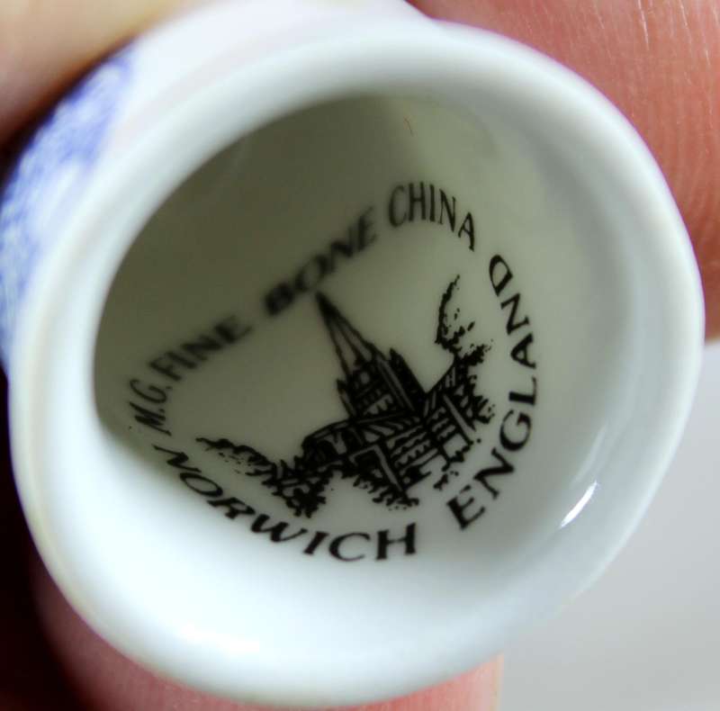 Bone China thimble - Gt. Yarmouth - M.G