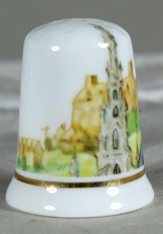 Bone China thimble - Scottish piper - Fenton
