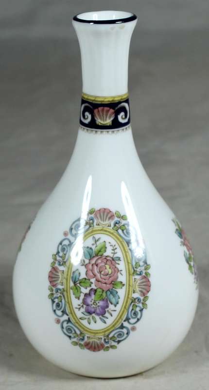 Wedgwood Runnymede posy vase
