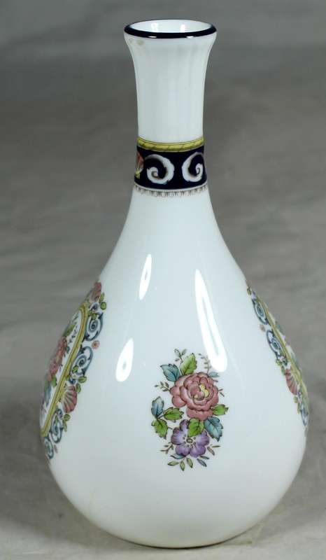 Wedgwood Runnymede posy vase