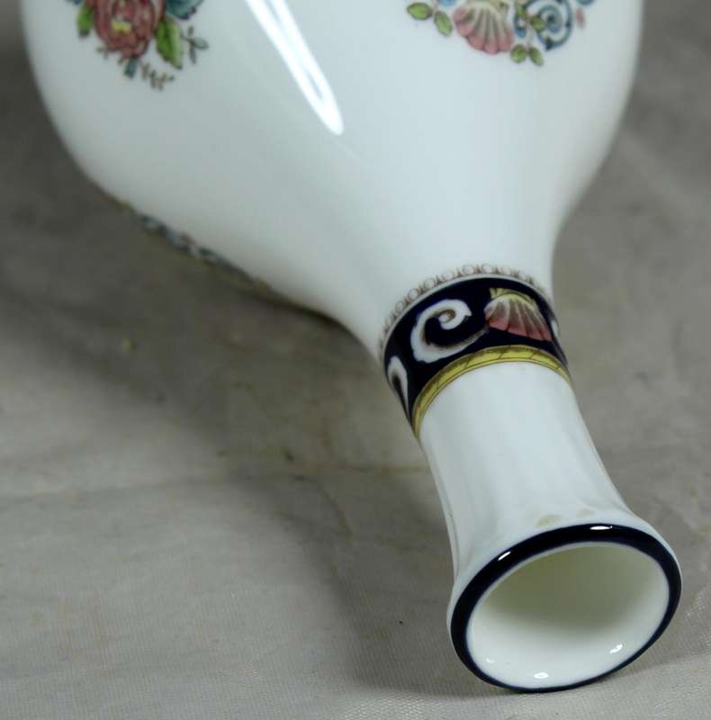 Wedgwood Runnymede posy vase