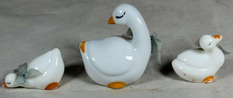 Porcelain duck family