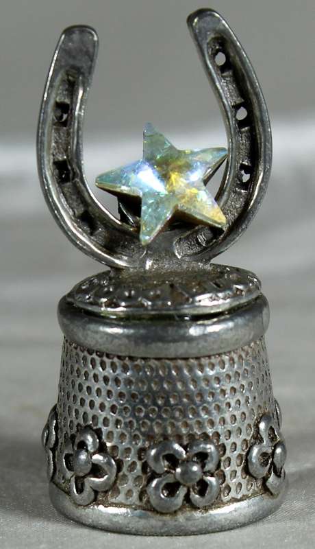 Pewter horseshoe thimble with star
