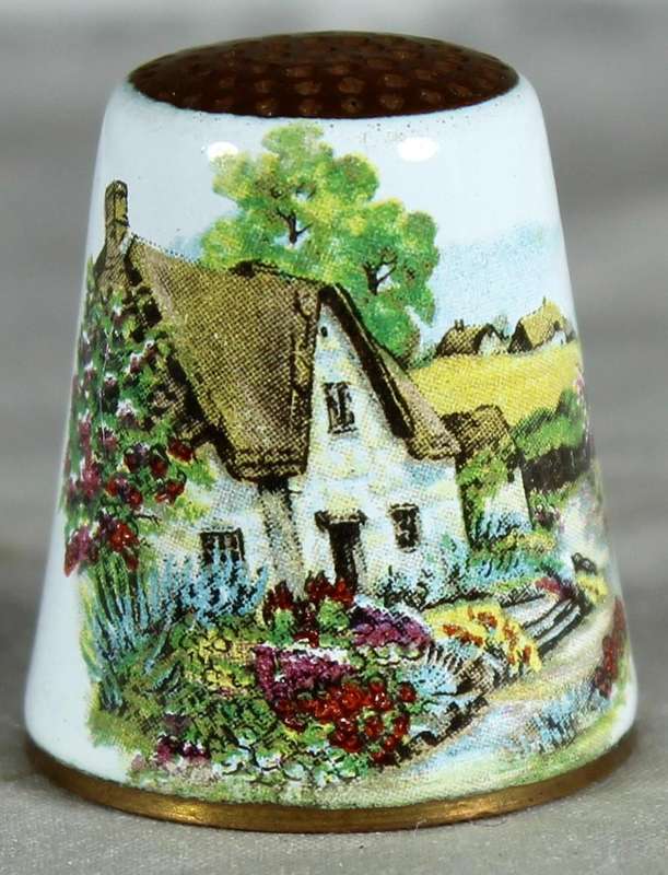 Metal thimble - With porcelain - Featuring a farmhouse