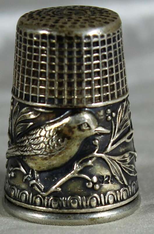 Metal thimble - Embossed bird