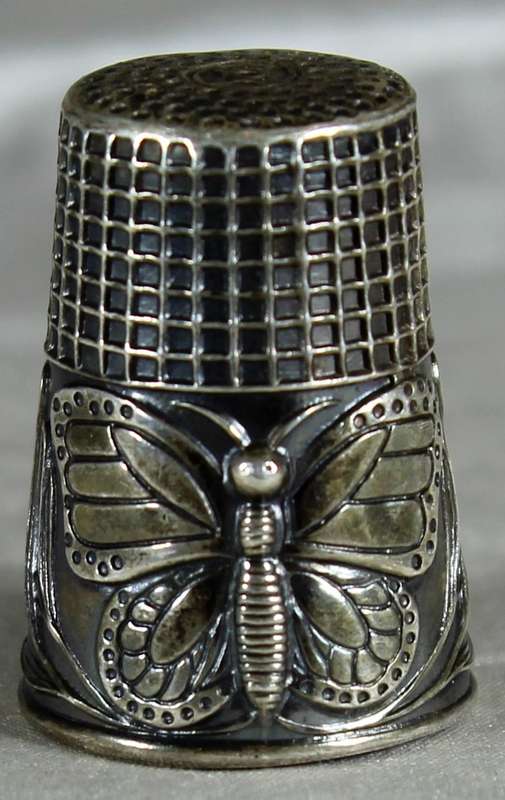 Metal thimble - Embossed butterfly