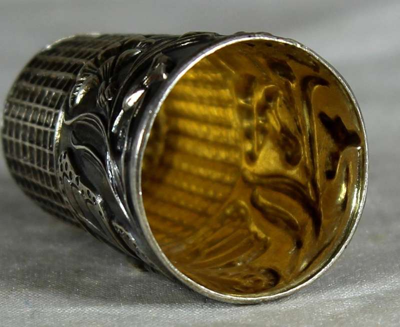 Metal thimble - Embossed butterfly