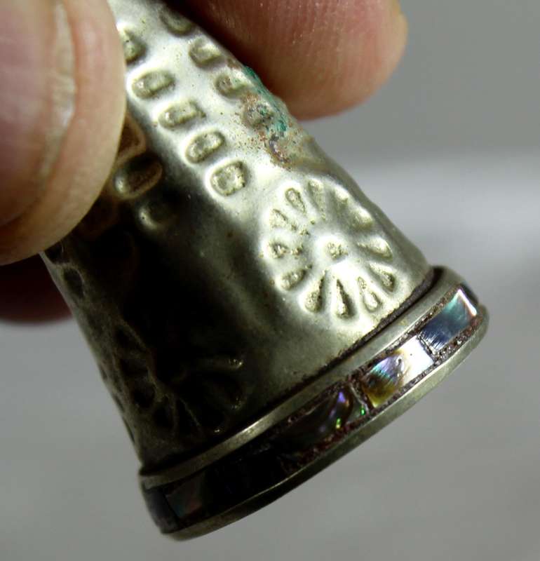 Metal thimble - Embedded precious stones