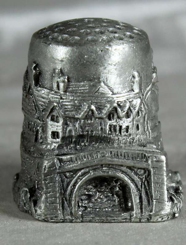 Pewter thimble - Embossed village scene