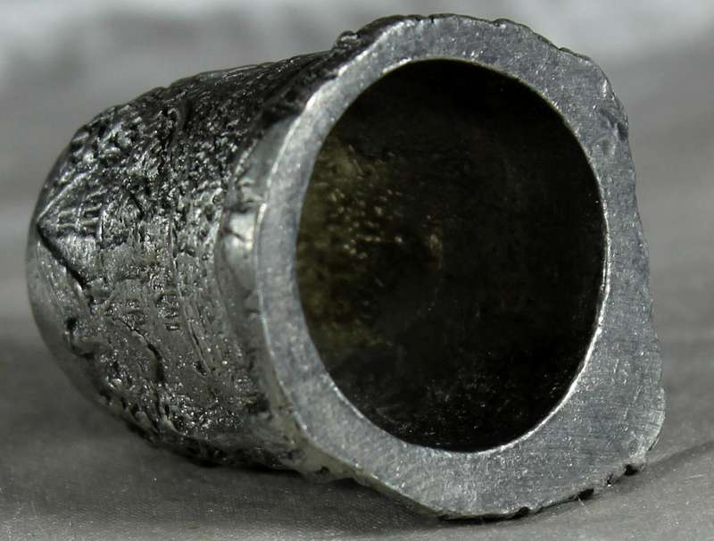 Pewter thimble - Embossed village scene