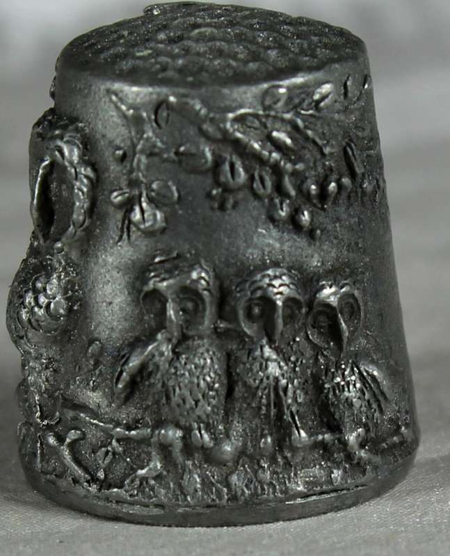 Pewter thimble - Embossed owl family
