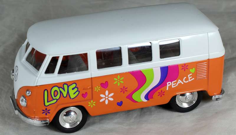 Welly - VW T. bus - love & peace