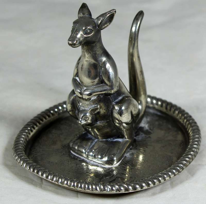 Kangaroo ring holder