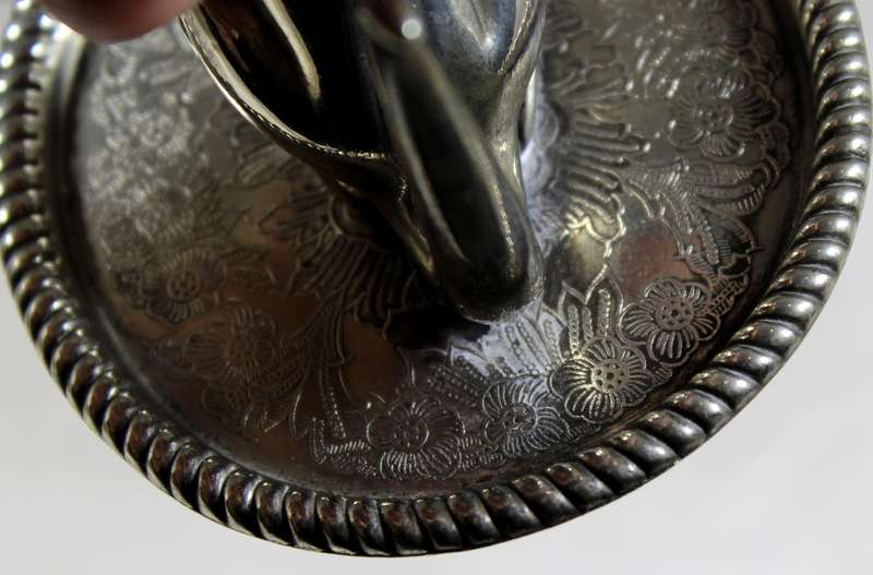 Kangaroo ring holder
