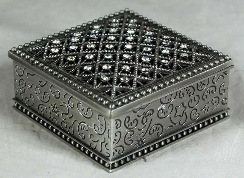 Bedazzled - Metal trinket holder with engravings