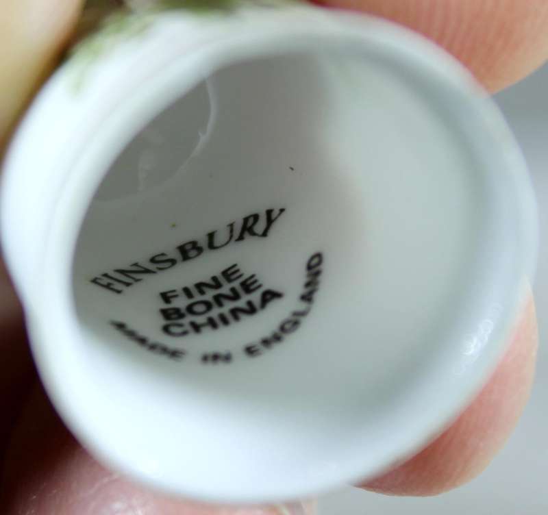 Bone China thimble - Lilly Wreath - Finsbury
