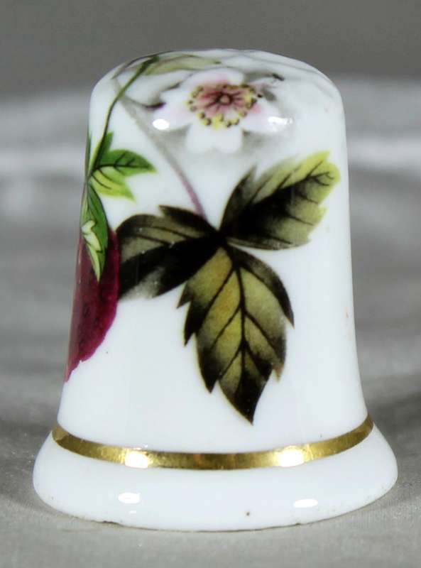 Bone China thimble - Strawberry - Fenton