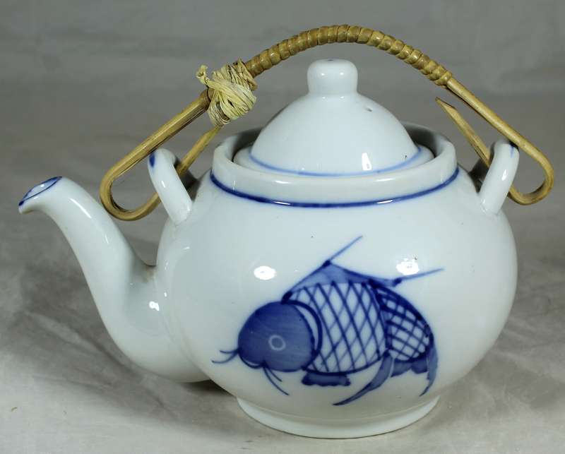 Chinese blue & white traditional tea pot