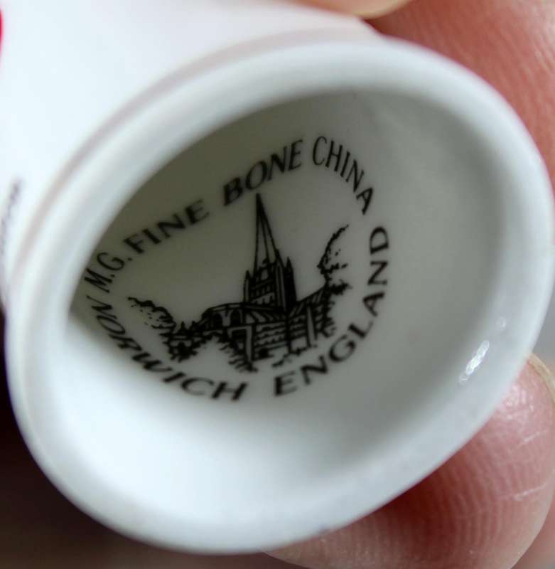 Bone China thimble - I love hunstanton