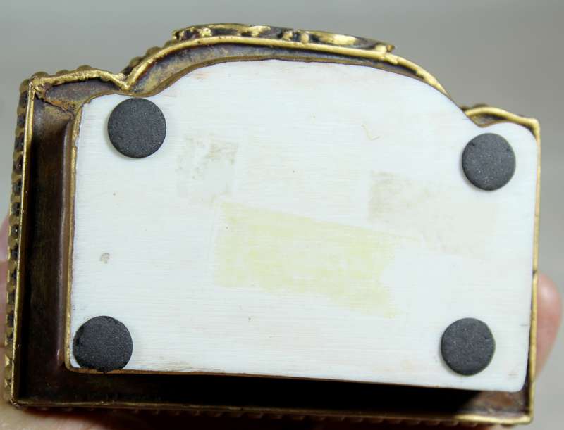 Molded bag with faux pearls jewelry stand