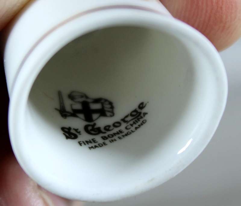 Bone China thimble - Cat by St. George
