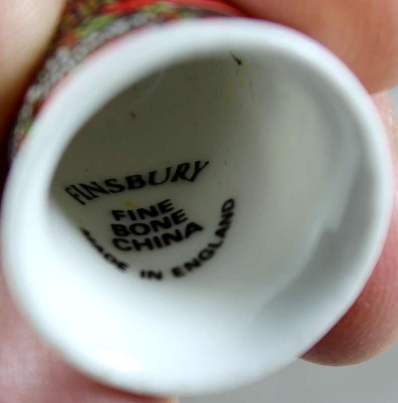 Bone China - Advertising thimble - Golden Shred - Finsbury