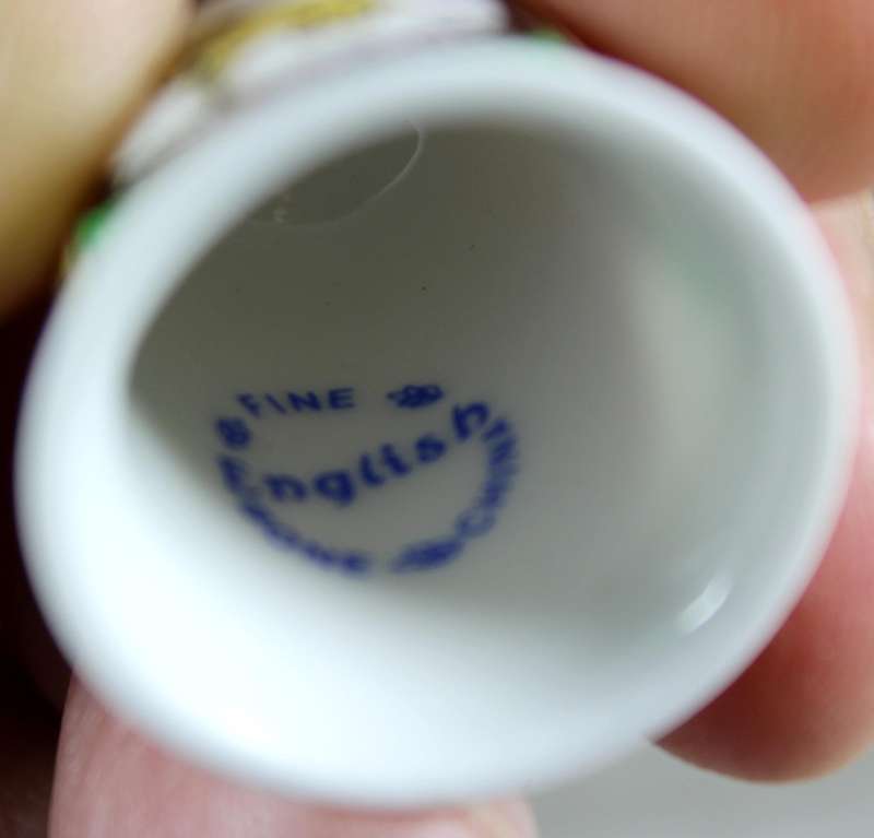 Bone China - Advertising thimble - Lyles Golden Syrup