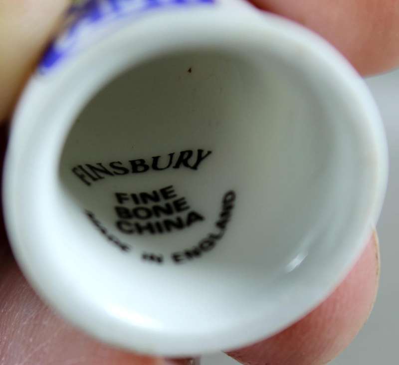 Bone China - Advertising thimble - Camp - Finsbury