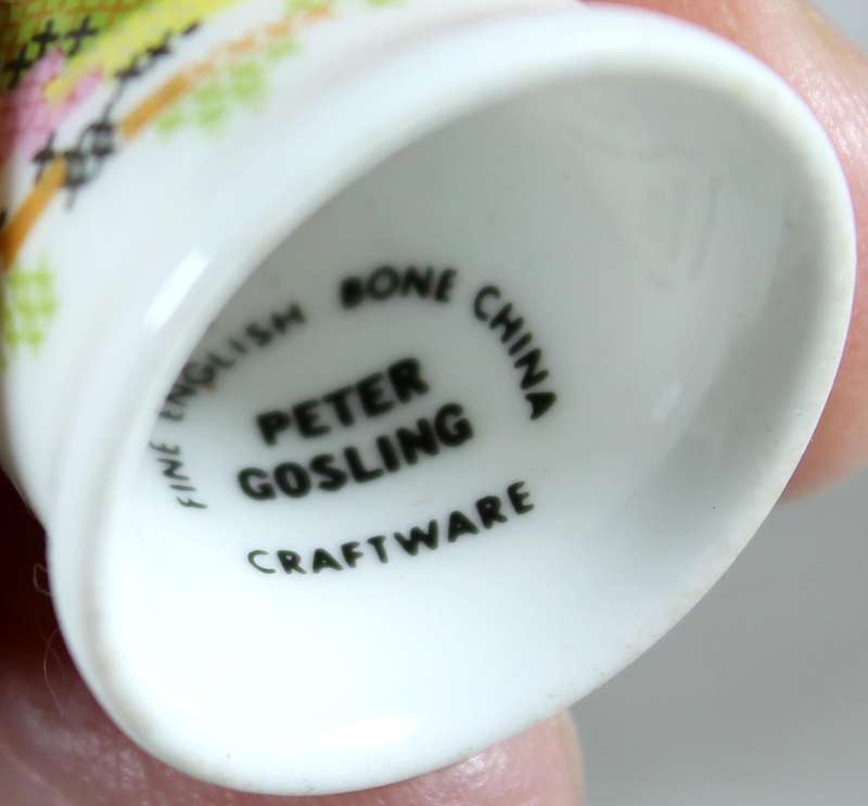 Bone China thimble - Colorful bird - Peter Gossling