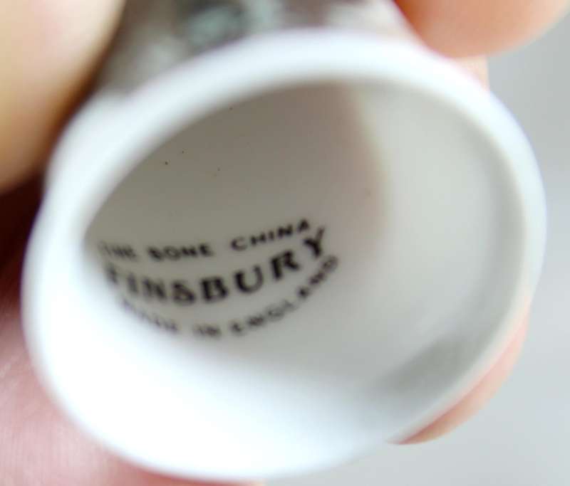 Bone China thimble - Cat face - Finsbury