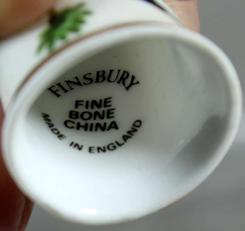 Bone China thimble - colorful bird - Finsbury