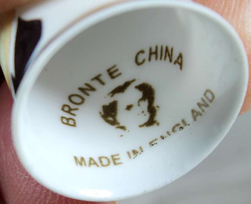 Bone China thimble - Reg Holdsworth - Bronte China