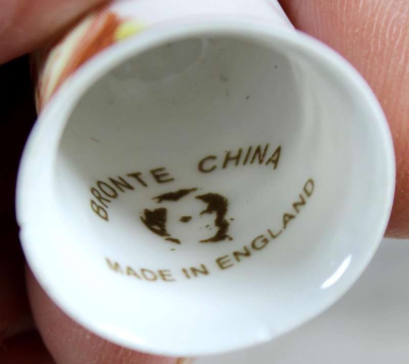 Bone China thimble - Les Battersby - Bronte China